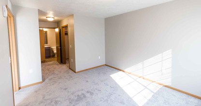 Majestic Ridge Apartments in Sioux Falls, SD - Building Photo - Building Photo