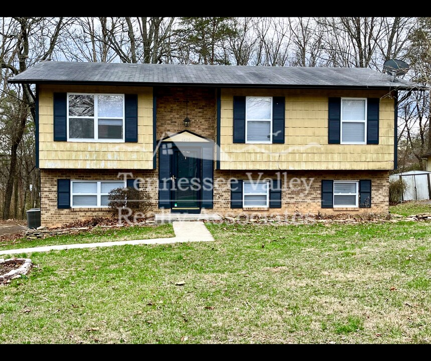6620 Trousdale Rd NW in Knoxville, TN - Building Photo