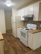 Stratford Square Apartments in Burien, WA - Foto de edificio - Building Photo