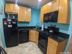 235 W Broadway-Unit -B4 in Long Beach, NY - Building Photo - Building Photo