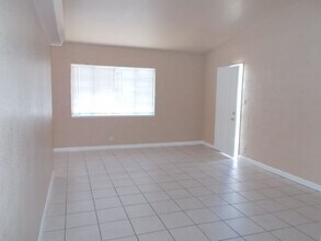 2407-2407 S 15th St in Las Vegas, NV - Building Photo - Building Photo