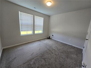 206 Melbourne Dr in Raeford, NC - Foto de edificio - Building Photo