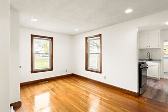 29 Carpenter St, Unit 1 in Foxboro, MA - Building Photo - Building Photo