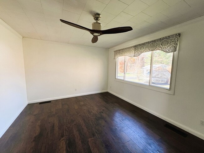 4 May St in Lenox, MA - Building Photo - Building Photo