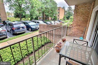 11901 Parklawn Dr-Unit -101 in Rockville, MD - Foto de edificio - Building Photo