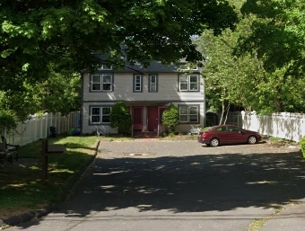 345 Woodford Ave in Plainville, CT - Building Photo