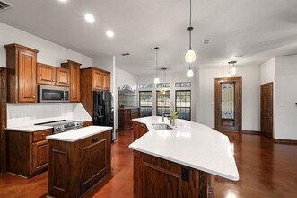 19 Shady Creek Ln in Bridgeport, TX - Building Photo - Building Photo