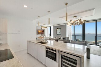 501 NE 31st St, Unit PH4302 in Miami, FL - Building Photo - Building Photo