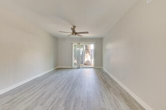 Orinoco Apartments in Phoenix, AZ - Building Photo - Interior Photo