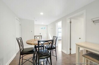 4 Whitney St in Westport, CT - Building Photo - Building Photo