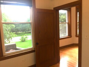 2318 S Marshall Blvd, Unit 2 in Chicago, IL - Building Photo - Building Photo