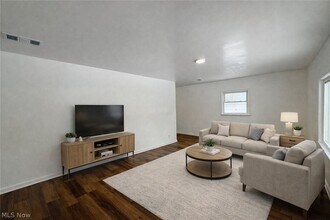 883 Kickapoo Ave in Akron, OH - Building Photo - Building Photo