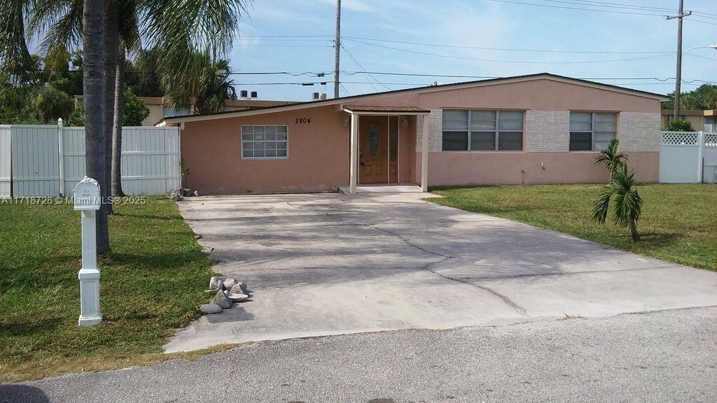 2804 French Ave in Lake Worth, FL - Building Photo