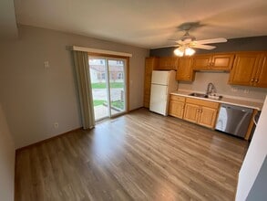 14248 Hemlock Ct N in Apple Valley, MN - Foto de edificio - Building Photo