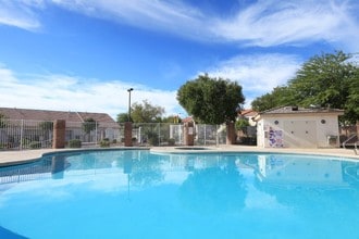 Hidden Canyon Village in North Las Vegas, NV - Foto de edificio - Building Photo