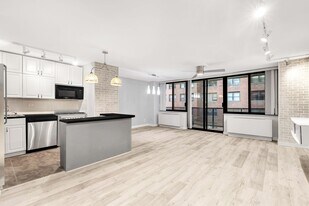 510 E 80th St in New York, NY - Building Photo