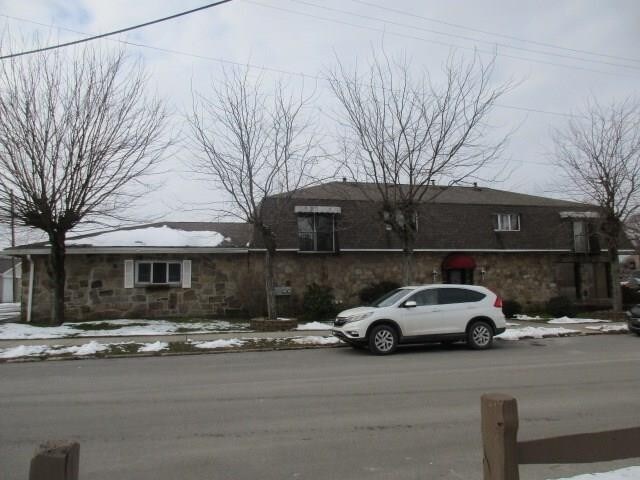 318 Main St in Wampum, PA - Foto de edificio - Building Photo