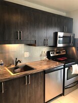 4174 Inverrary Dr in Lauderhill, FL - Building Photo