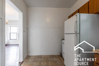 2424 N Sawyer Ave in Chicago, IL - Building Photo - Building Photo