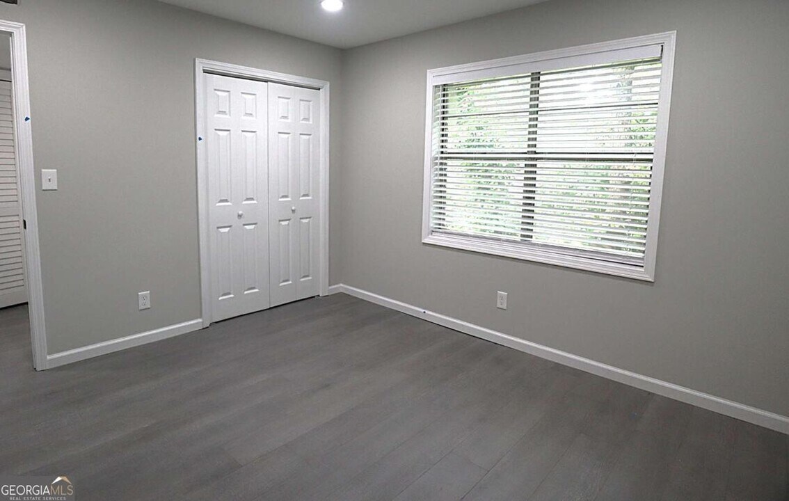 2637 Lester St in East Point, GA - Building Photo