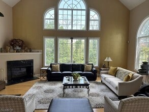 104 Darren Dr in Bernards, NJ - Foto de edificio - Building Photo