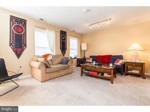 735 Walnut St in Philadelphia, PA - Building Photo - Building Photo