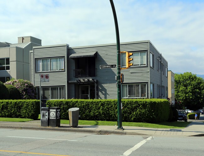 2405 Cornwall Ave in Vancouver, BC - Building Photo - Primary Photo
