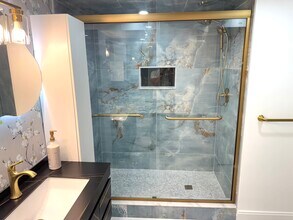 64 Rowe St in Auburndale, MA - Foto de edificio - Building Photo