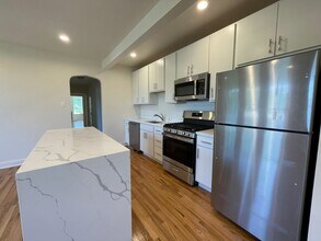 2710 W Fitch Ave in Chicago, IL - Building Photo - Building Photo