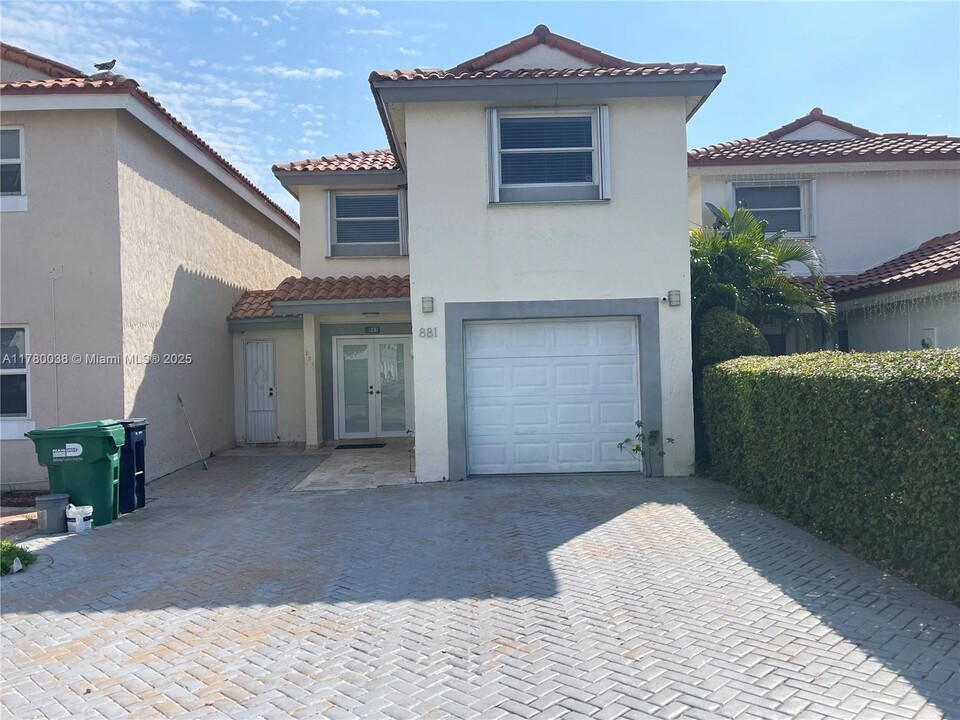 881 SW 104th Ct in Miami, FL - Building Photo