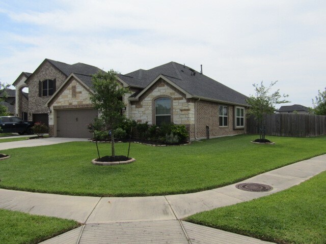 3902 Quiet Pines Ct in Spring, TX - Building Photo