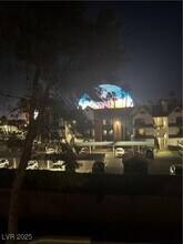 210 E Flamingo Rd in Las Vegas, NV - Foto de edificio - Building Photo