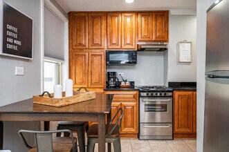 300 W Peachtree St NW in Atlanta, GA - Building Photo - Building Photo