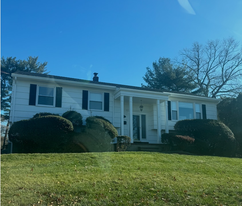 346 Alan Dr in Paramus, NJ - Building Photo