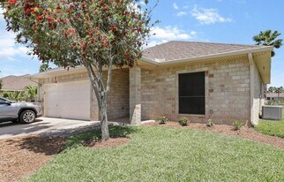 15 Torrey Pines Dr in Laguna Vista, TX - Building Photo