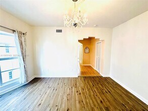 540 15th St, Unit 203 in Miami Beach, FL - Foto de edificio - Building Photo