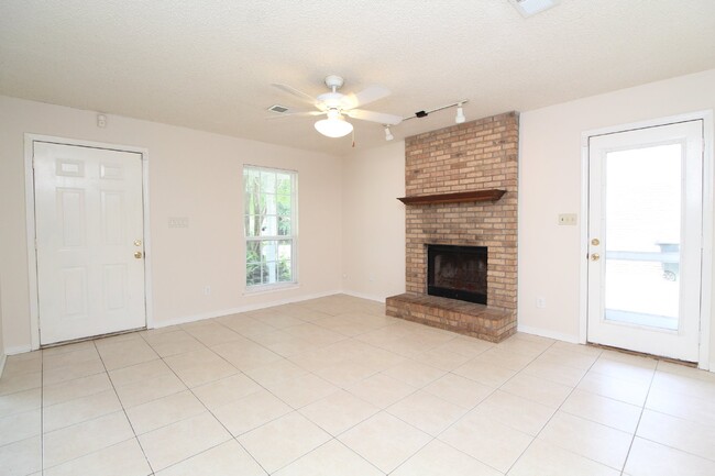 6528 Hunter St in Milton, FL - Building Photo - Building Photo