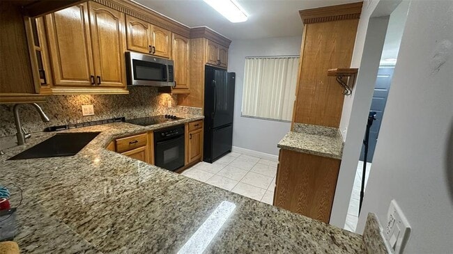 16551 Blatt Blvd, Unit 204 in Weston, FL - Building Photo - Building Photo