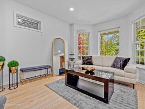 1910 W George St in Chicago, IL - Building Photo - Building Photo