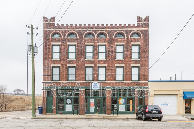 property at 913 Massachusetts Ave