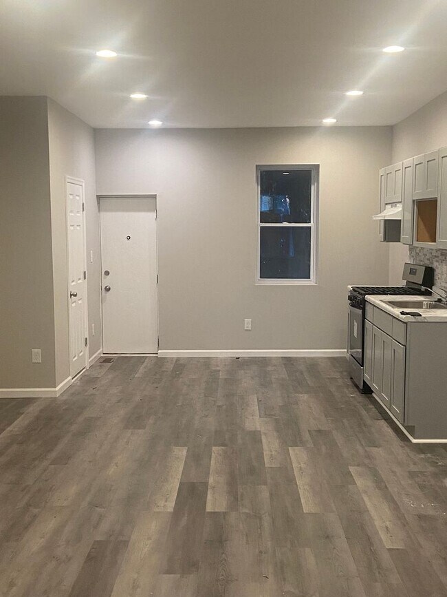 141 E Tulpehocken St in Philadelphia, PA - Building Photo - Building Photo