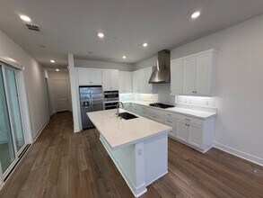 27051 Declaration Rd in Valencia, CA - Building Photo - Building Photo