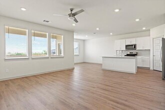 530 Wilshire Rd in San Marcos, TX - Building Photo - Building Photo
