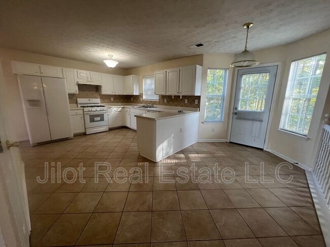 1640 Bennett Dr in Mcdonough, GA - Building Photo - Building Photo