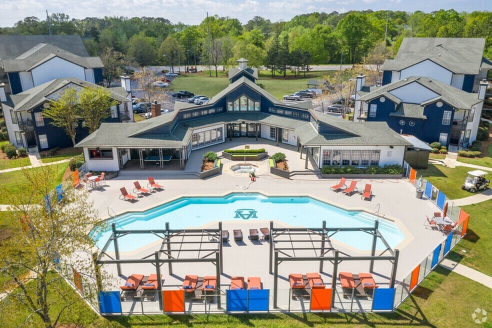 The Hub at Auburn Apartment Homes in Auburn, AL - Foto de edificio