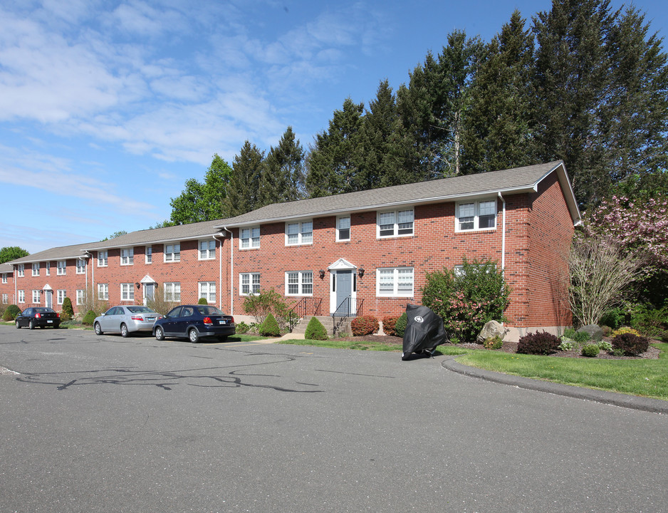 Willowbrook Apartments in Vernon, CT - Building Photo