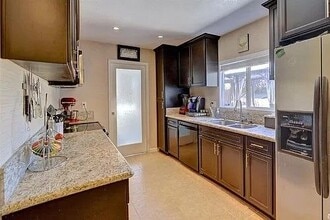 8326 Elkhorn St in Lemon Grove, CA - Foto de edificio - Building Photo