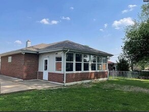 2326 Fairy Bell Dr in Jennings, MO - Foto de edificio - Building Photo