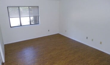 2212 Old Stone Mill Dr in East Windsor, NJ - Building Photo - Building Photo