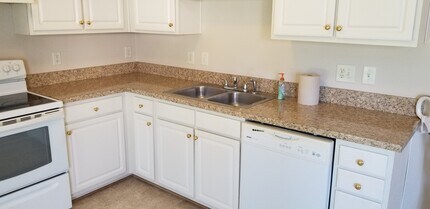 404 Holmes Blvd in Yorktown, VA - Building Photo - Building Photo